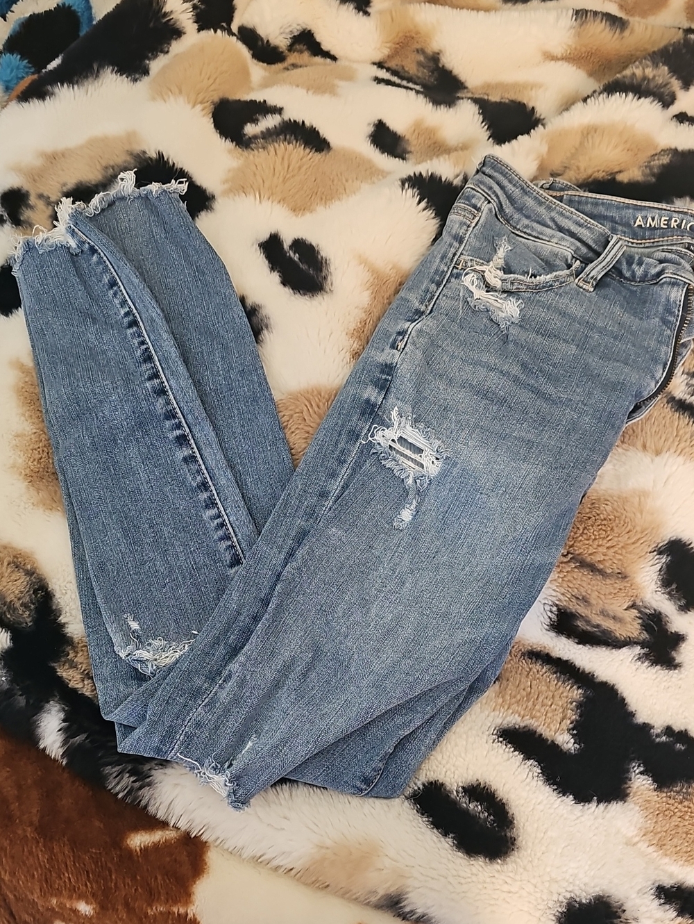 American Eagle Outfitters Light Blue Ripped Distressed Jeans Size 6